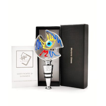 Tappo in vetro di Murano ispirato all’arte di Keith Haring. Realizzato a lume, base in metallo cromato. Iconico e moderno, 100% artigianale.