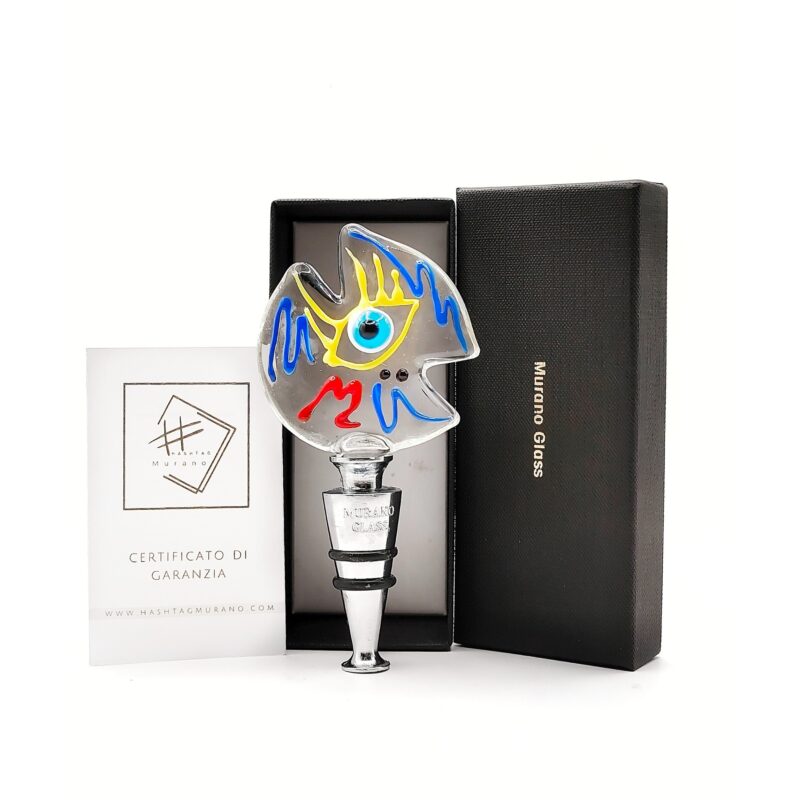Tappo in vetro di Murano ispirato all’arte di Keith Haring. Realizzato a lume, base in metallo cromato. Iconico e moderno, 100% artigianale.
