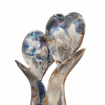Scopri il doppio cuore in vetro calcedonio, scultura artigianale unica con certificato di autenticità, realizzata a lume a Murano.